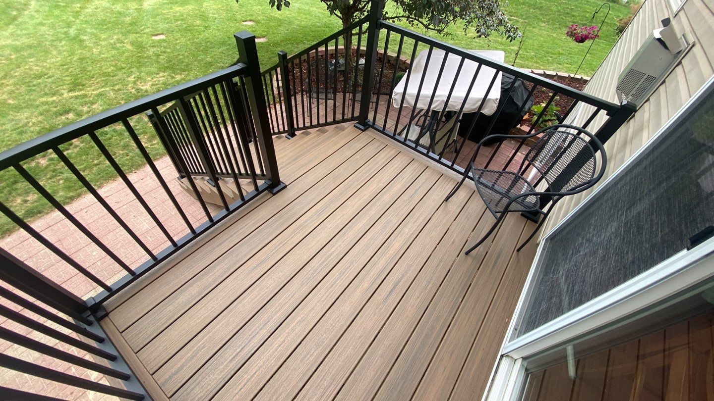 Grand Ledge - Deck - Trex Decking - Trex Railing